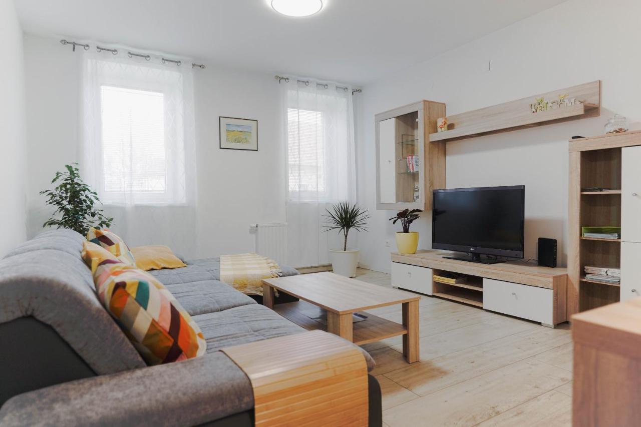 Pri Neji Apartamento Postojna Exterior foto
