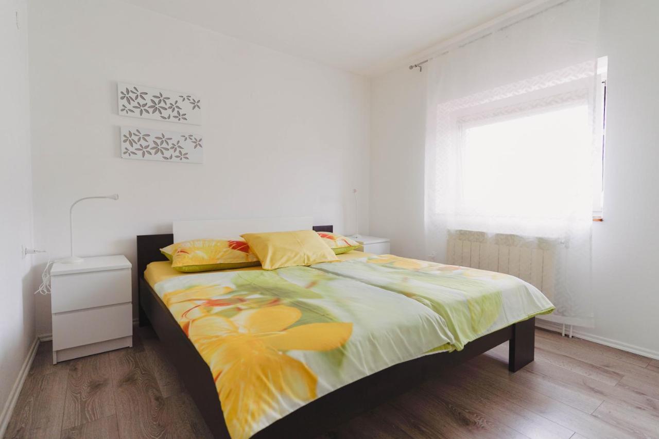 Pri Neji Apartamento Postojna Exterior foto